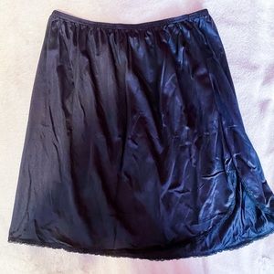 Vanity Fair Half Slip 18”